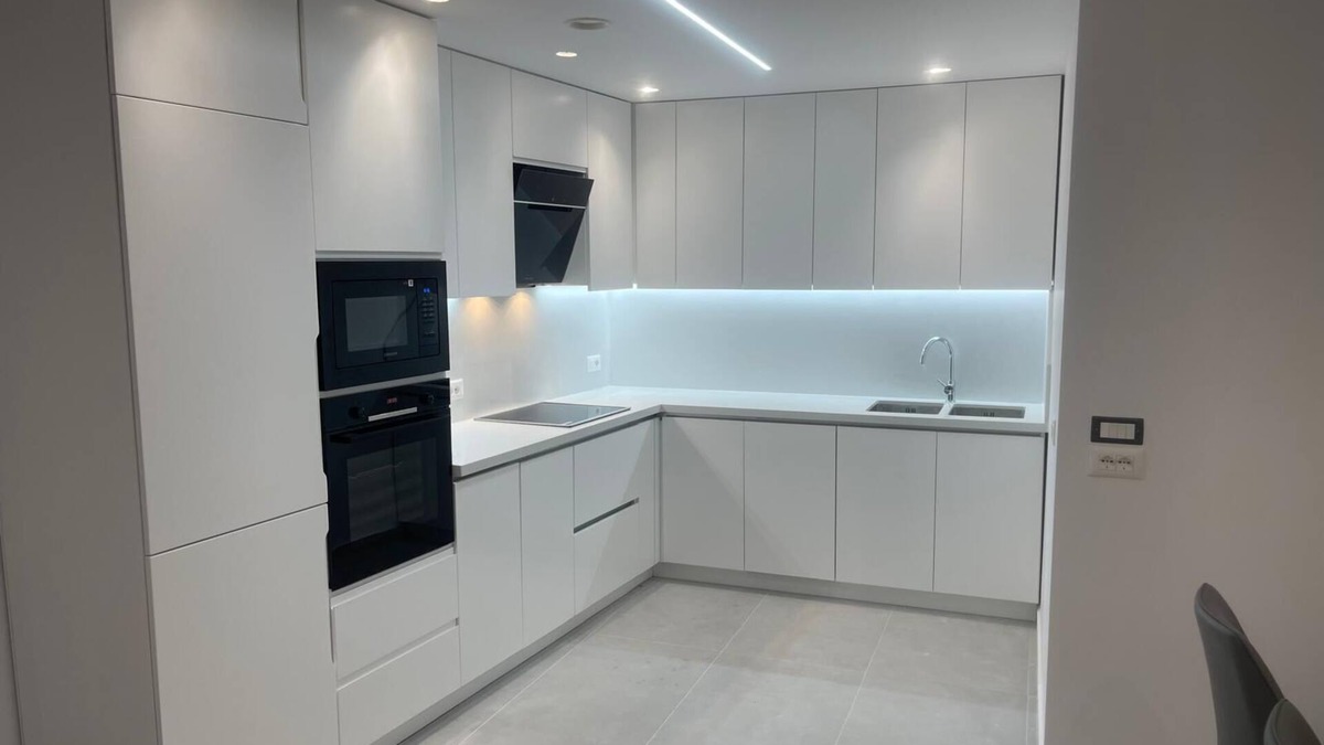 Kodrra Apartment | Modern, comfortable apartment close to all the amenities, walking distance apart