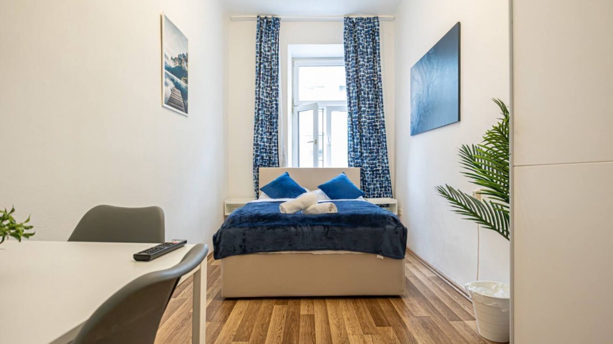 Penzing Apartment | Modern Comforts: Chic Studio Apt Centrally Located