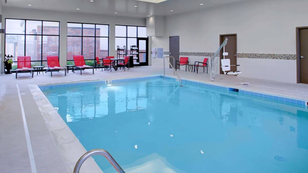 Columbus Hotel | Modern Comforts | Free Breakfast & WiFi | Columbus Scenic Stay | Near Scotio Dow