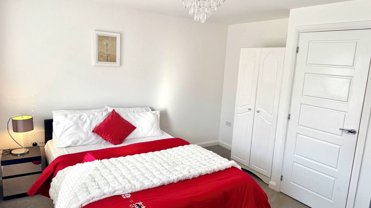 Wellingborough House | Modern Comfy double room Near Wellingborough centre with Netflix, WiFi, Parking