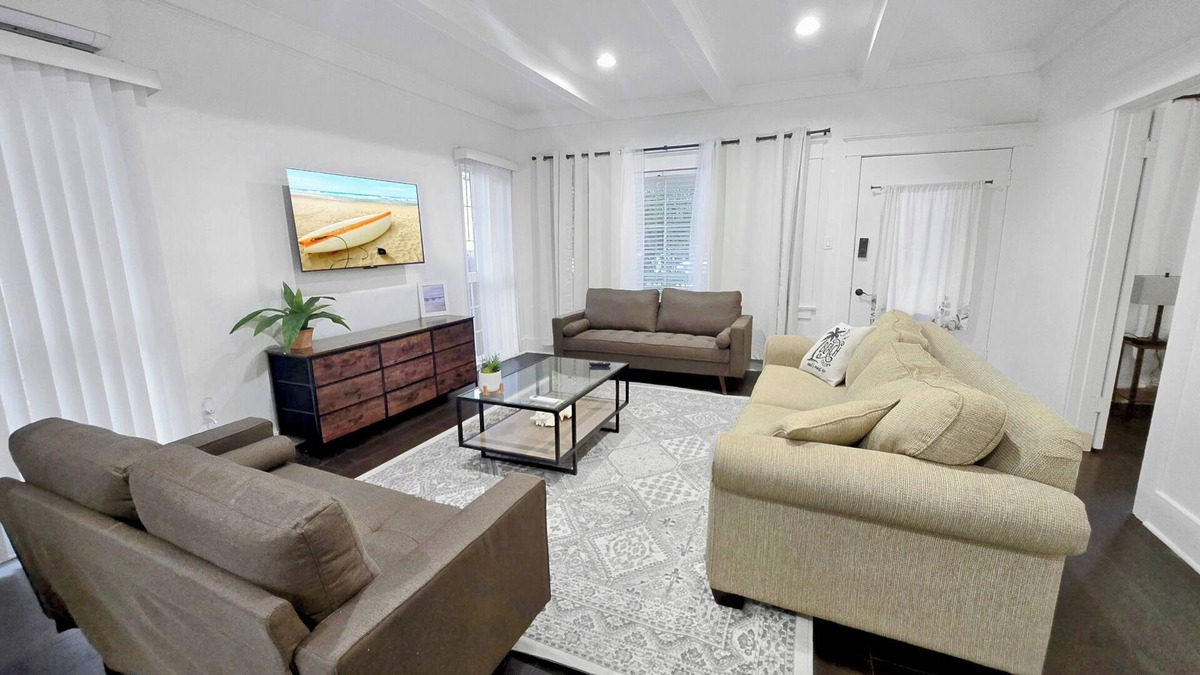 South Wrigley House | Modern Comfy Gem: 5 star Location, with Yard & Parking