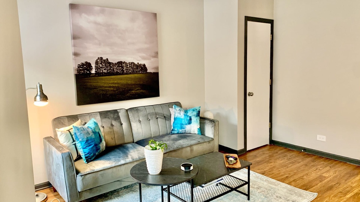 Lakeview Condo | MODERN COMPLETELY REMODELED Bright, Spacious Flat STEPS from Wrigley Field &Bars