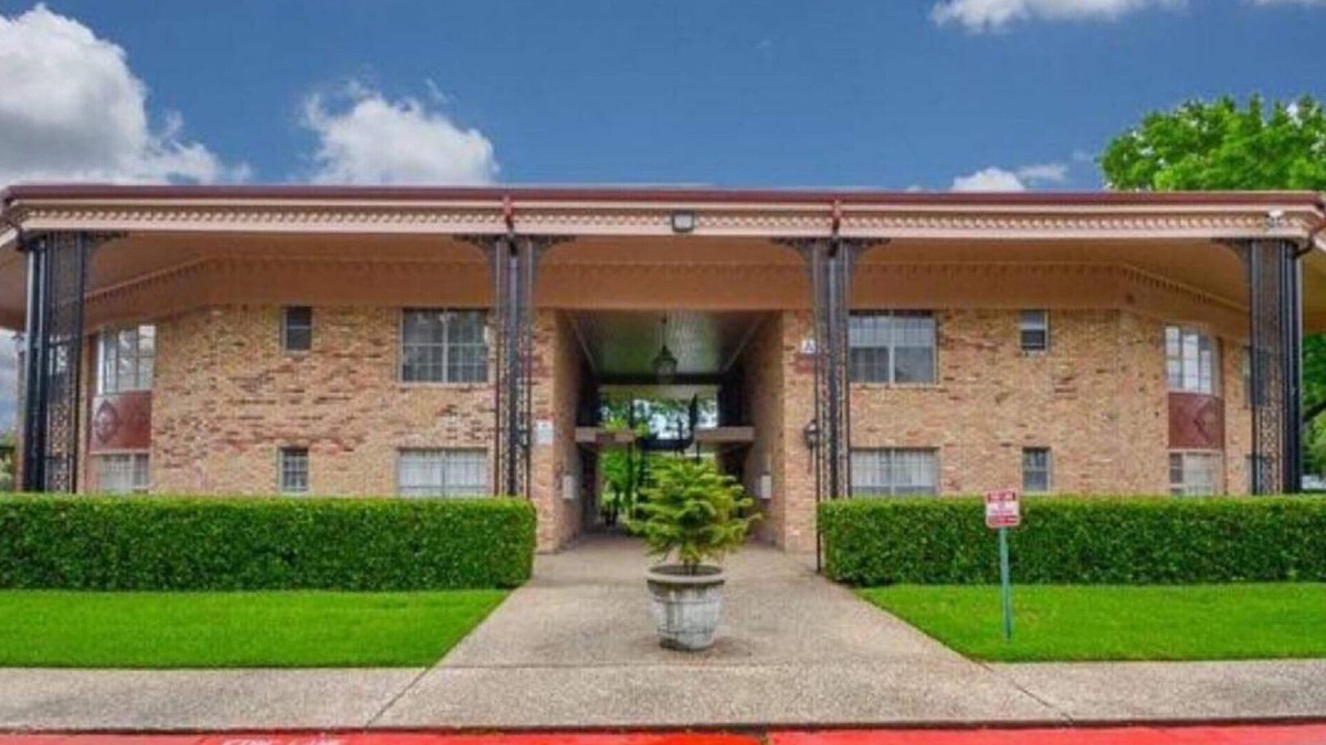 Woodlake - Briar Meadow House | Modern Condo - Best Location. Galleria Area.