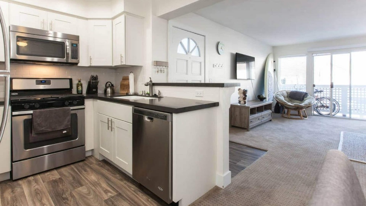 Capistrano Beach Condo | Modern Condo-Furnished Monthly-Close to Beach! AC