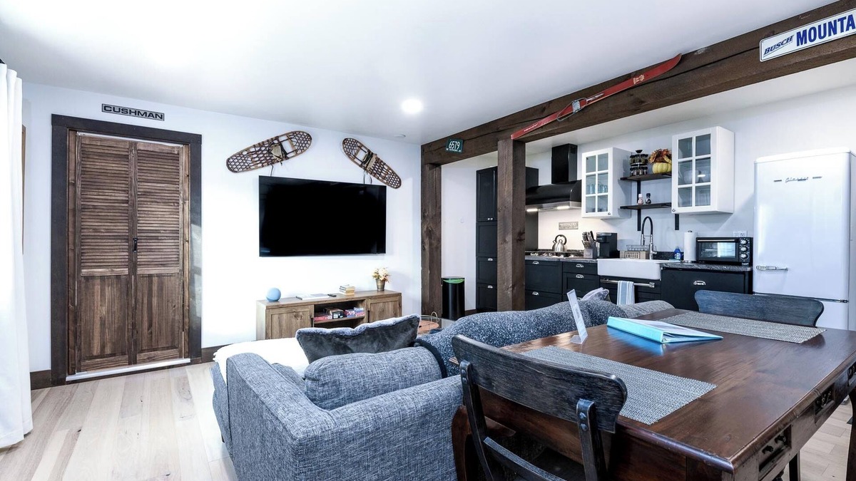 Waterbury Center Condo | Modern Condo - King Bed- 8 Mins to Downtown Stowe