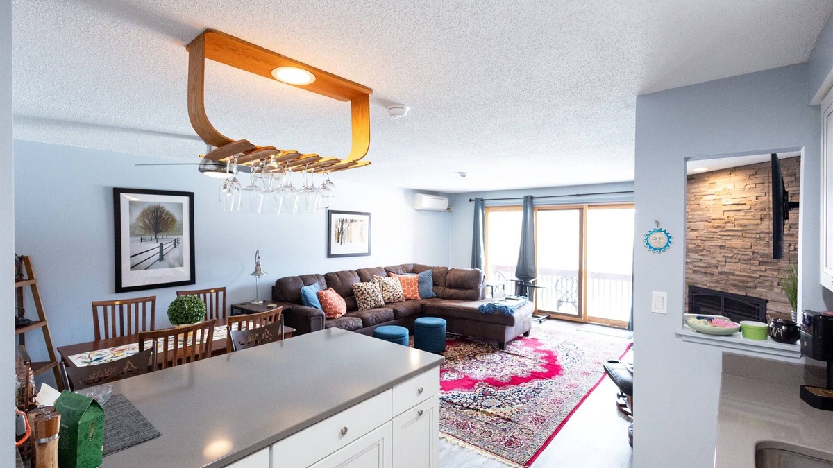 Bartlett Condo | Modern condo | Mins to many local attractions| Nordic Village Amenities