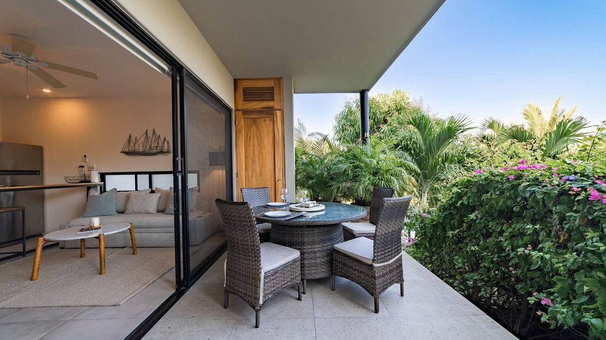 R Condo | Modern condo in cetral location