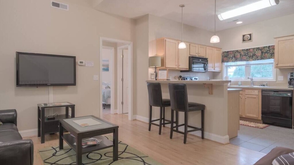 Houston - Harrell Apartment | Modern Condo Next to Downtown & Stadium