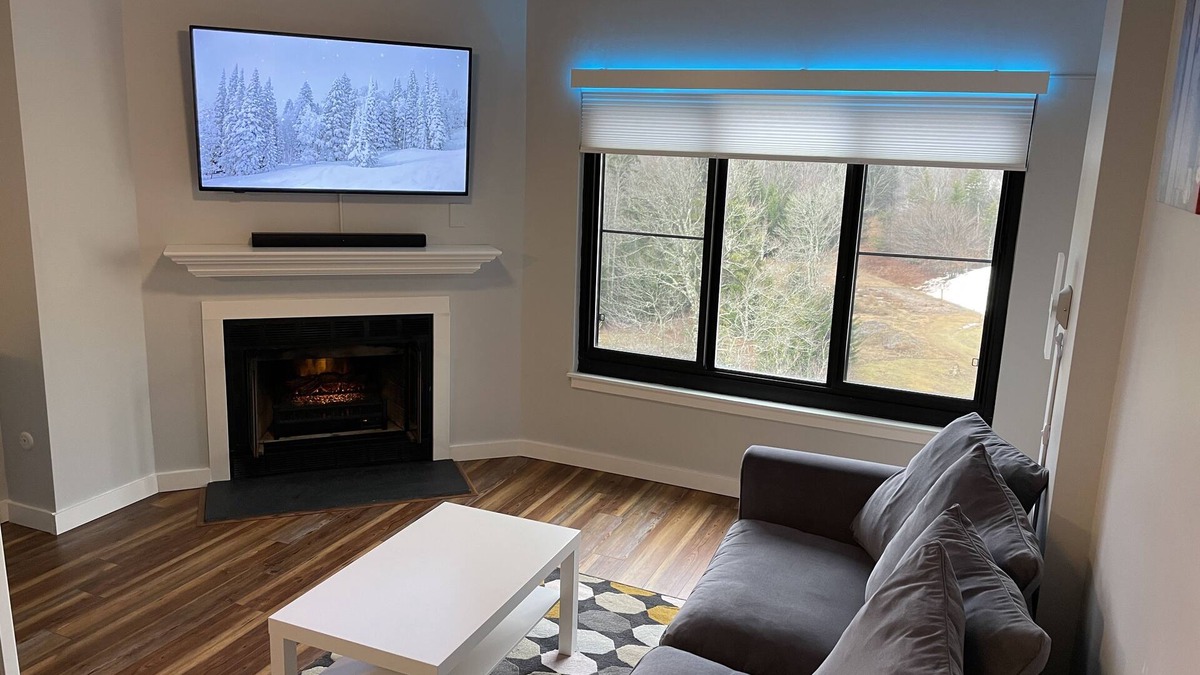 Snowshoe Condo | Modern Condo Ski In/Ski Out with Night Skiing - 2 Beds/Full Bath, Full Kitchen