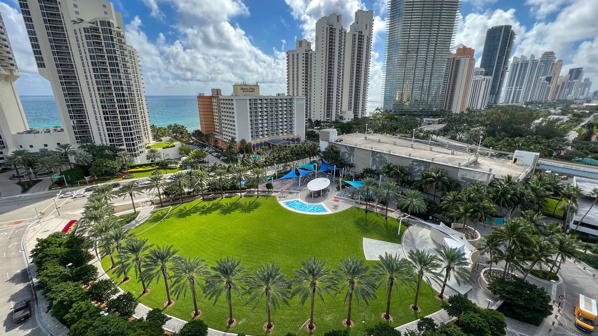Sunny Isles Beach Apartment | Modern Condo Of Views, Ocean beach across the street!
