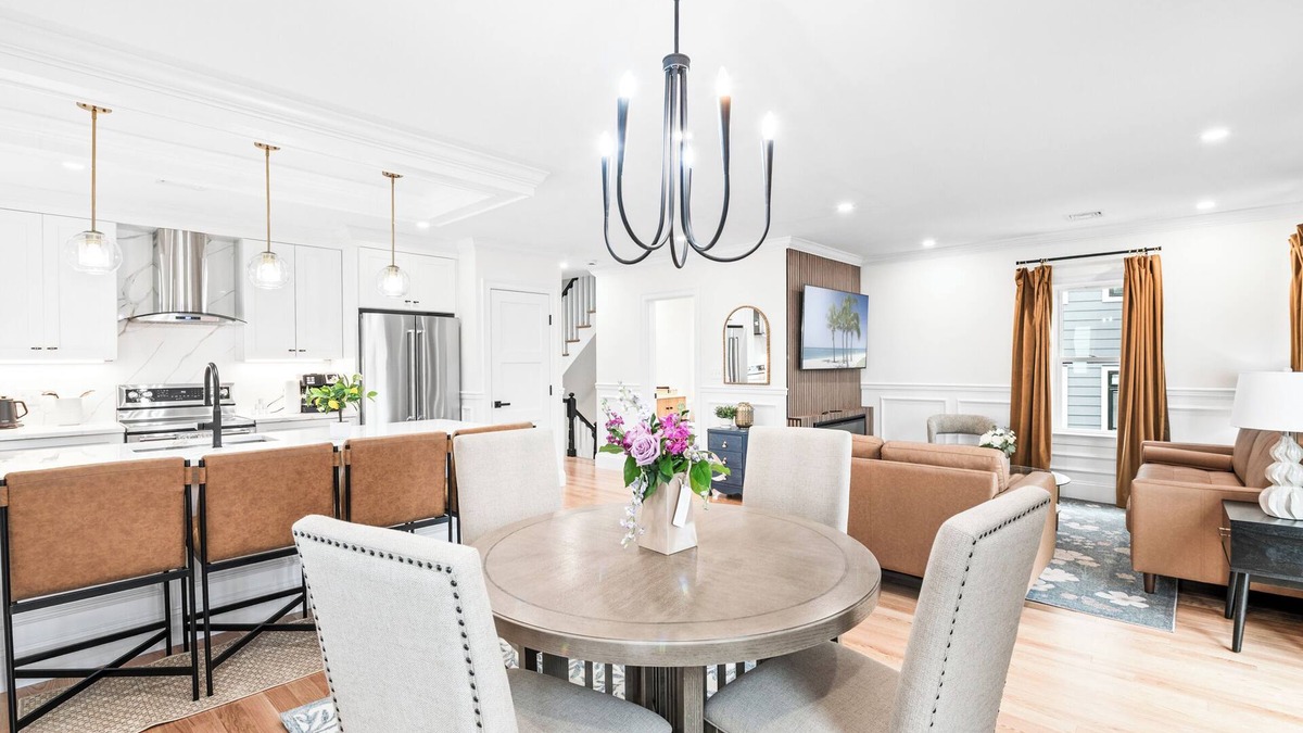 Forest Hills - Woodbourne House | Modern Condo | Walk-Out Basement | Near Train