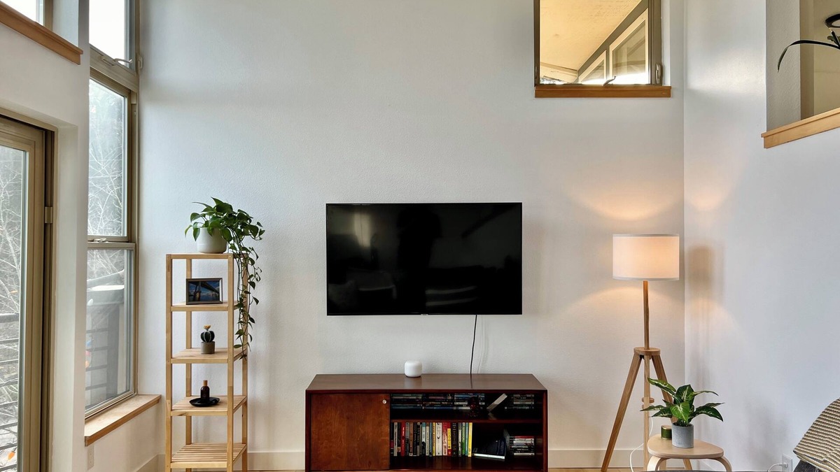 Portland Heights Condo | Modern condo with Mt Hood views near OHSU