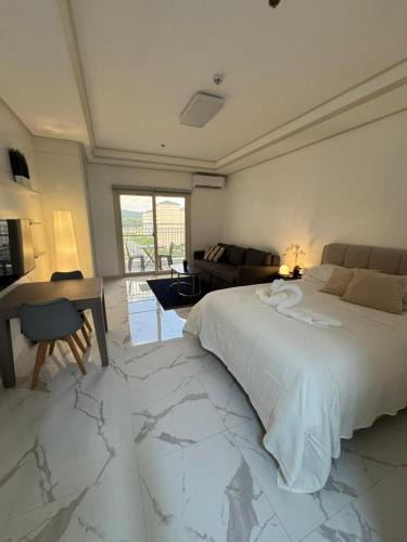 Clark Freeport Apartment | Modern Condo with Pool near Casinos in Clark