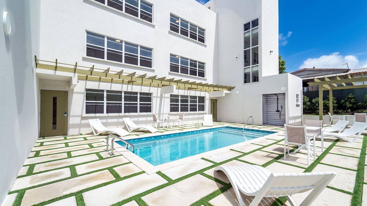 Little Battaleys Condo | Modern Condo with Resort Pool Near Beach - Coral Beach 107