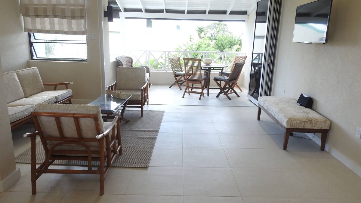Hastings Apartment | Modern condo with seaviews, pool, close to beach, South Coast, good WiFi