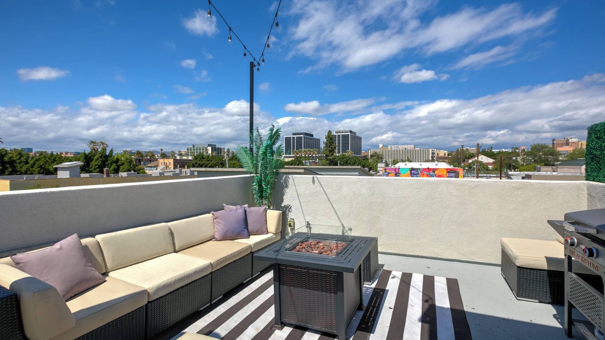 Pico-Union House | Modern construction with chic decor, conveniently located near Downtown and Hollywood