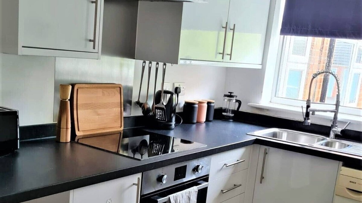 Hinckley Apartment | Modern Contractor stay 2BR Apt w/Free Wi-fi & Washer
