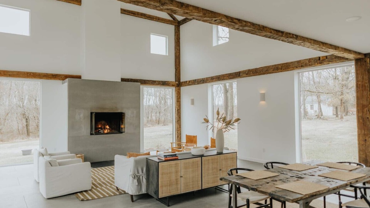 Hyde Park House | Modern Converted Barn with Hot Tub!