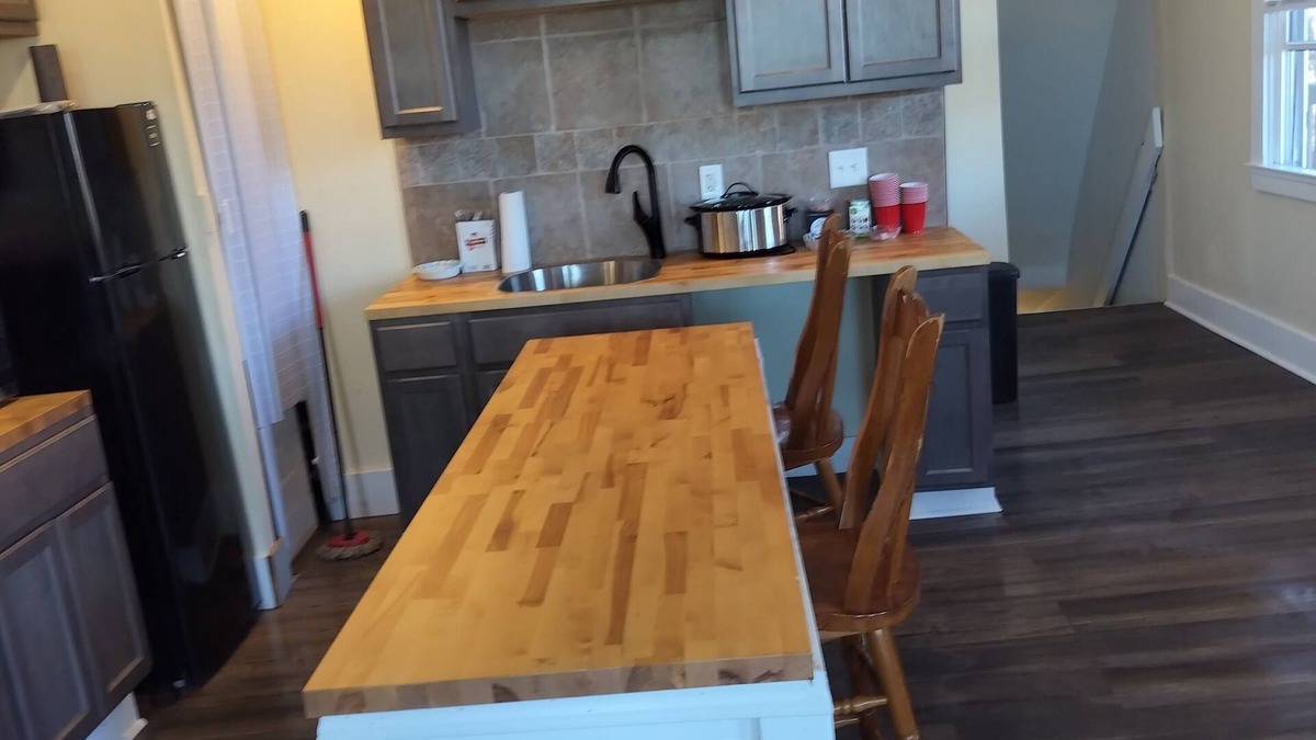 East Price Hill Apartment | Modern corporate apartment in charming Cincinnati with AC, WiFi