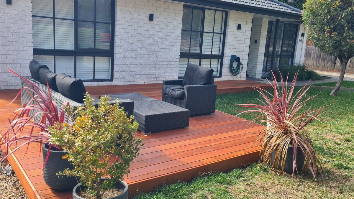Kambah House | Modern, cosy, pet friendly house (3 bedrooms/2 bathrooms)