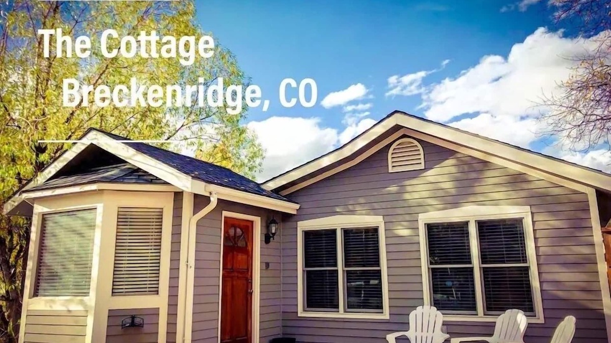 Historic District Cottage | Modern Cottage🏡3 Blocks to Main🚠4 minutes to Gondola♨️Hot Tub🐶Pets🤑$0 Cleaning fee