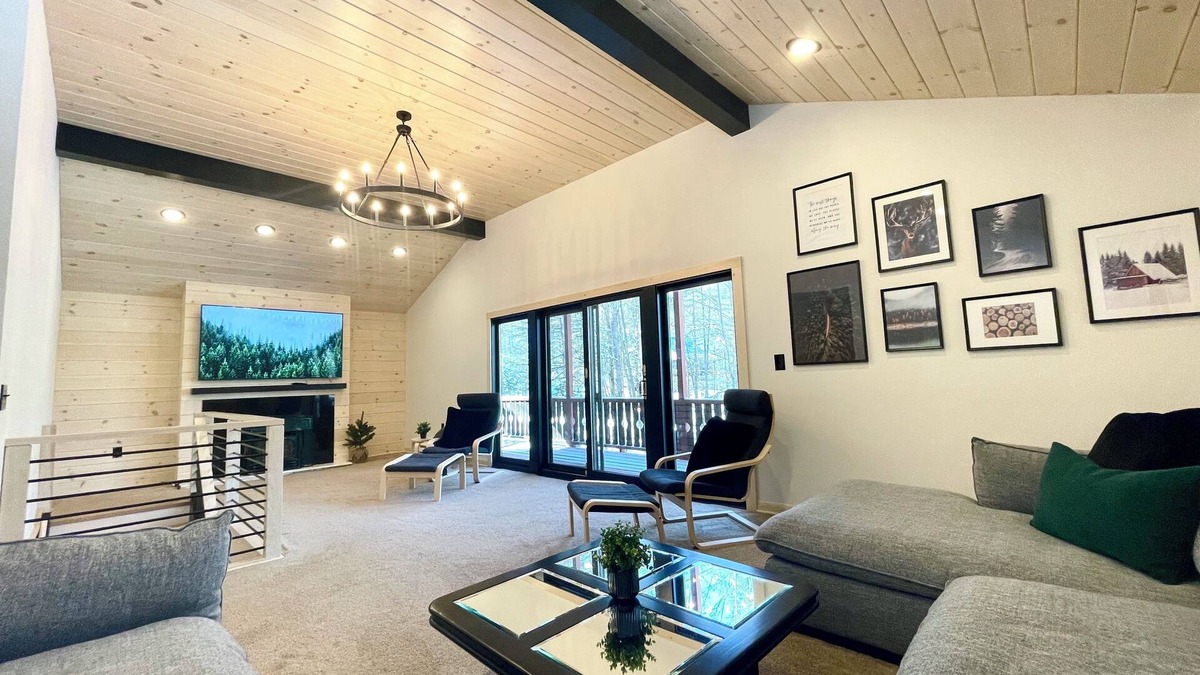 Jamaica Ski Chalet | Modern Cottage between Stratton and Mount Snow