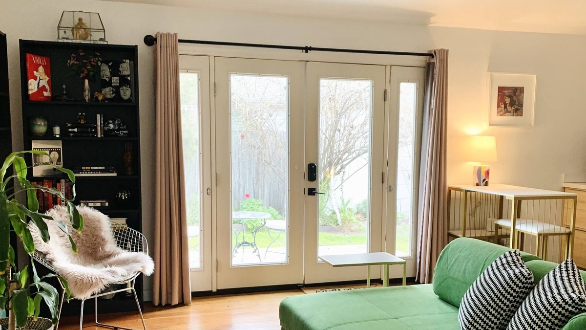 Burbank House | Modern Cottage Hideaway detached guesthouse in a quaint walkable neighborhood.