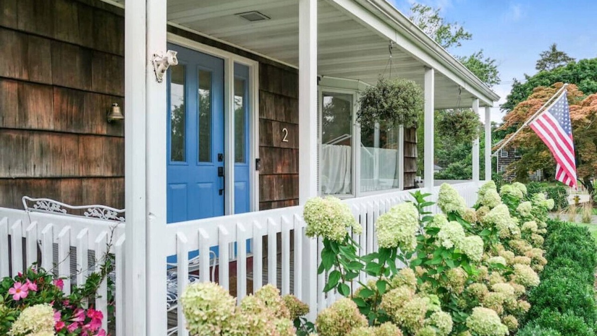 Brookhaven House | Modern Cottage in Bellport with Pool
