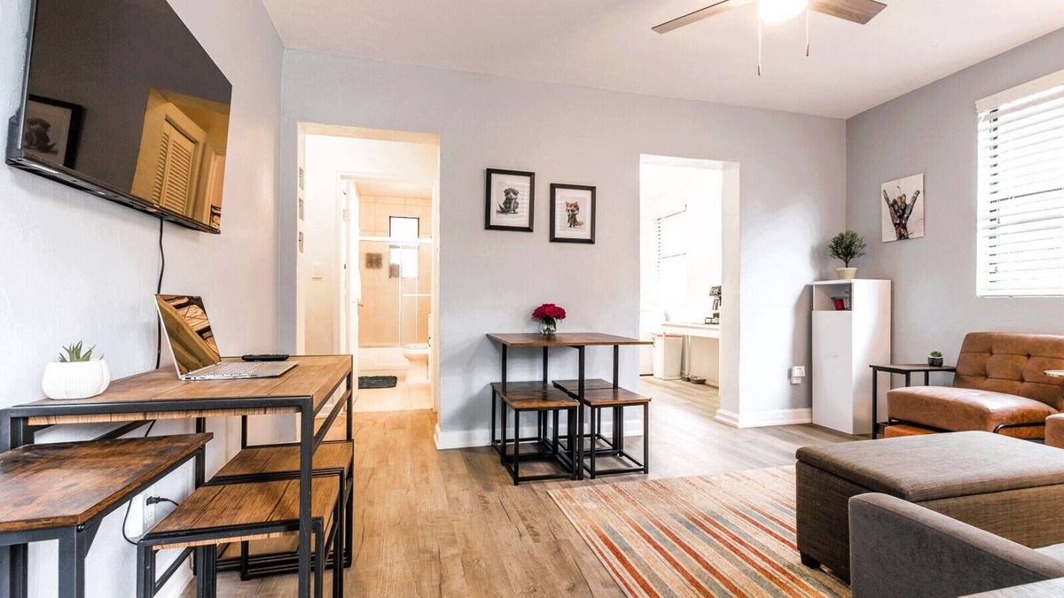 Gainesville House | Modern Cottage-Pets Welcome/5 min to UF & Hospitals