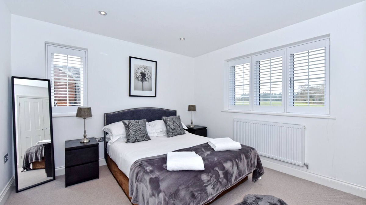 Henley House | Modern Cottage with rural views near charming pub, near Henley on Thames
