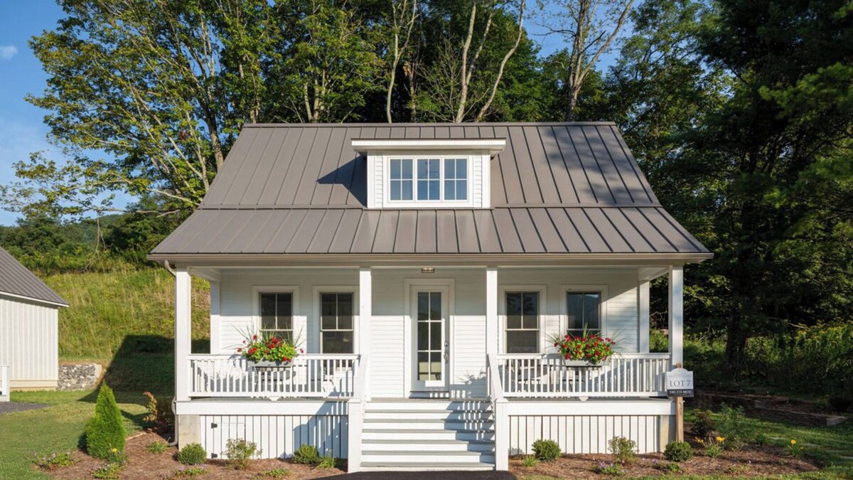 Warm Springs House | Modern cottage with Mountain Views, WiFi and access to the Old Dairy Complex