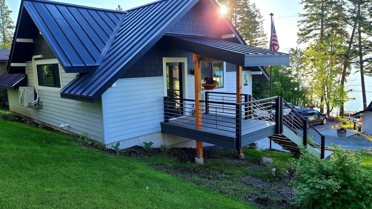 Somers House | Modern cottage with amazing views of Flathead Lake and the Rocky Mountains