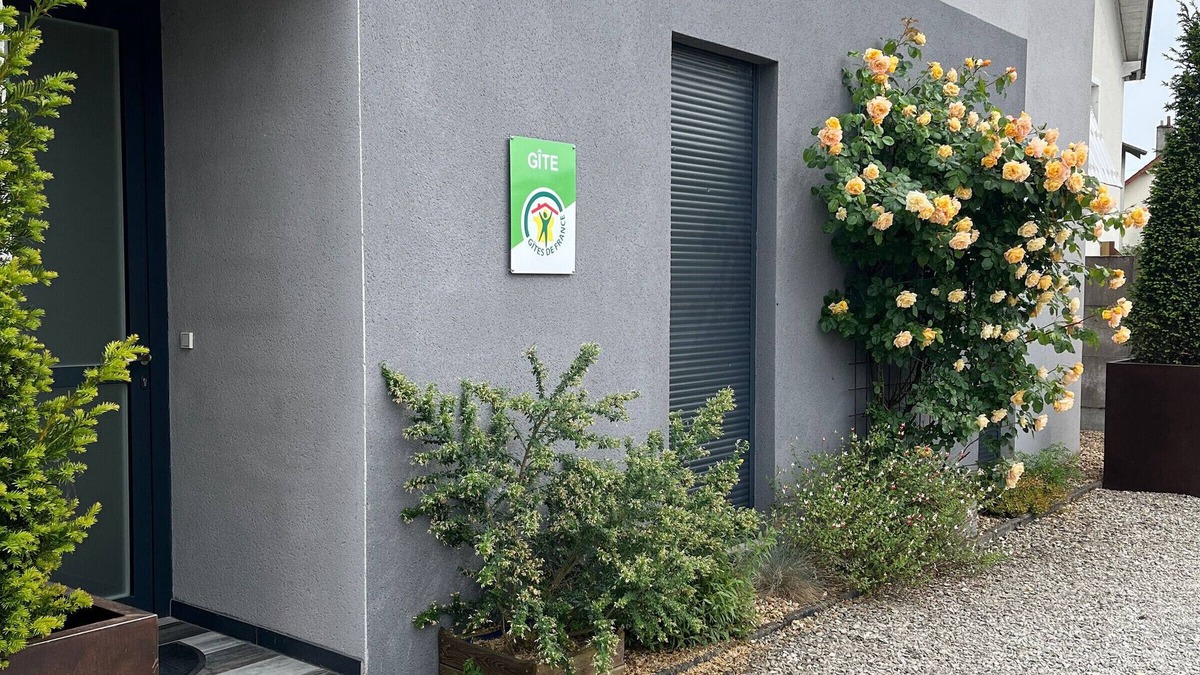 Mardie Cottage | Modern Cottage with Heated Pool near Loire, Orleans