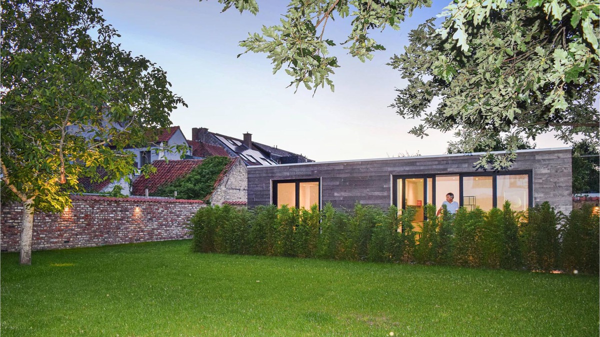 Sint-Michiels House | Modern cottage with private garden.