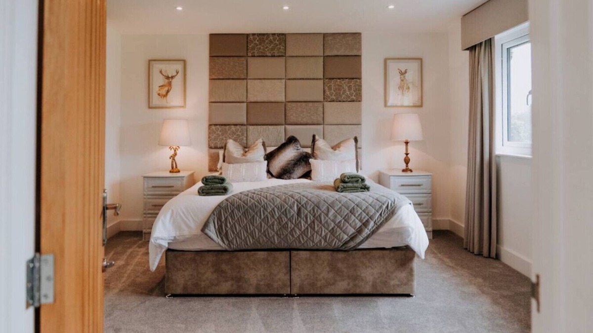 Llanarthney House | Modern Country Escape – Sleeps12