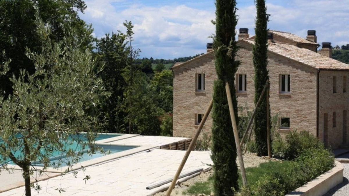 Monterubbiano Apartment | Modern countryhouse! Pool, big terrace & views - mountains & sea - for families!