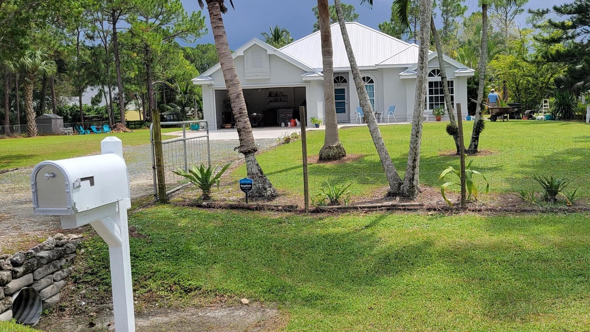 Hunt Club House | Modern county living just miles away from the beaches and city night life.