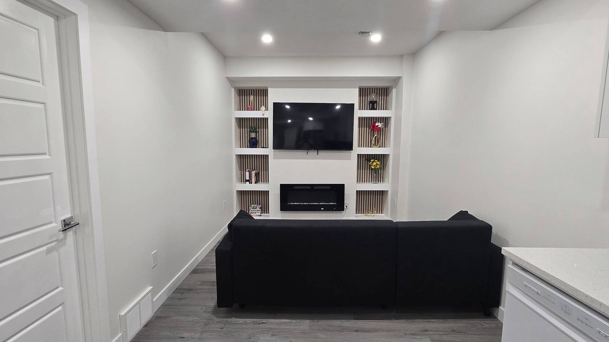 Northwest Edmonton House | Modern Cozy 1-Bed Basement Apartment Suite | Private Entry & All Essentials
