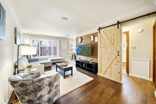 Shelby Township Apartment | Modern Cozy 1 Bedroom Apartment in Shelby Township