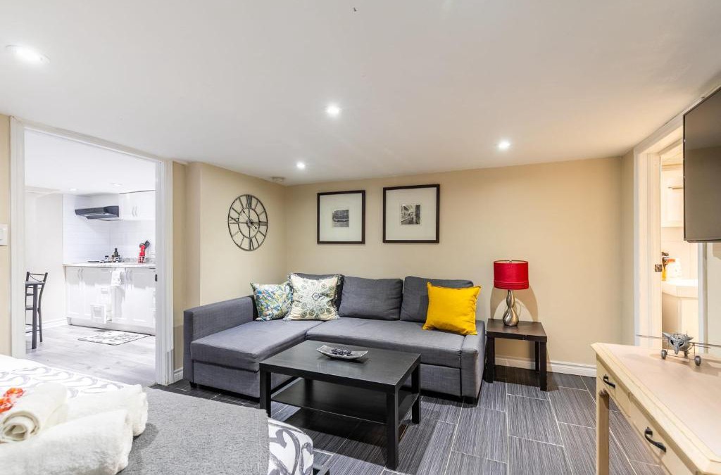 Earlscourt Apartment | Modern & Cozy 1BR Condo Unit - Heart Of St Clair West