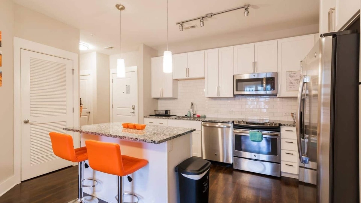 Myers Park Apartment | Modern Cozy 1BR ◉ Gym ◉ Balcony ◉ Free Parking