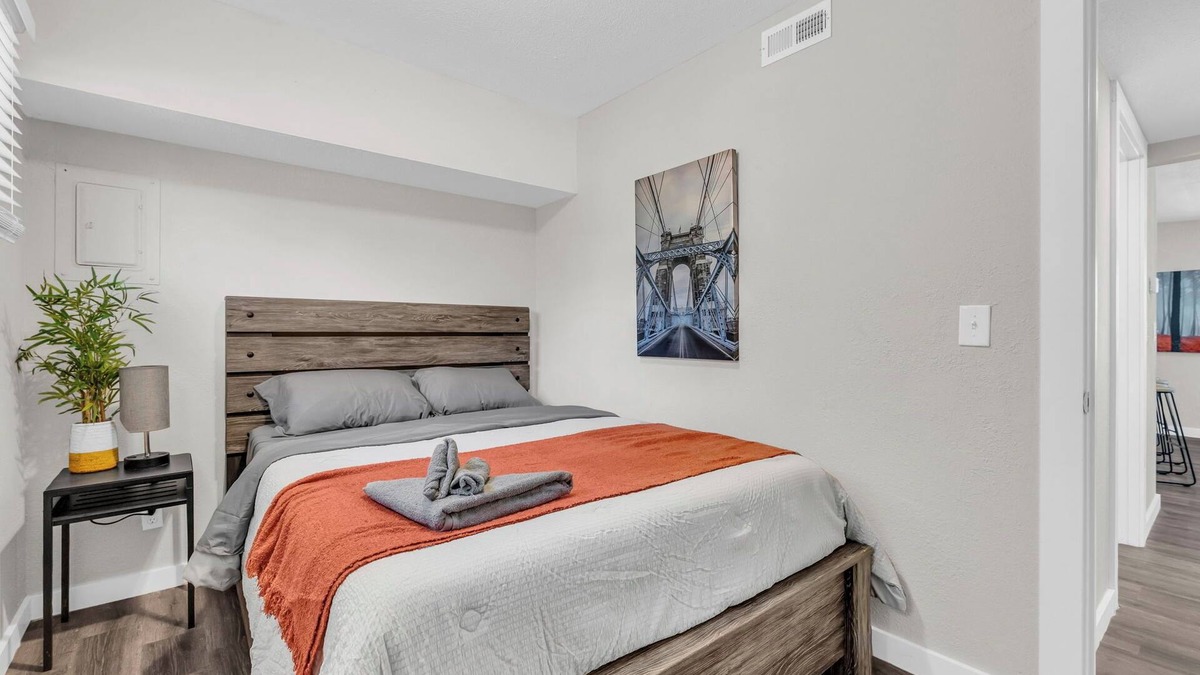 Lawrence Apartment | Modern & Cozy 2BR Home - Queen Beds + Workspace + Parking + WiFi Perfect stay!