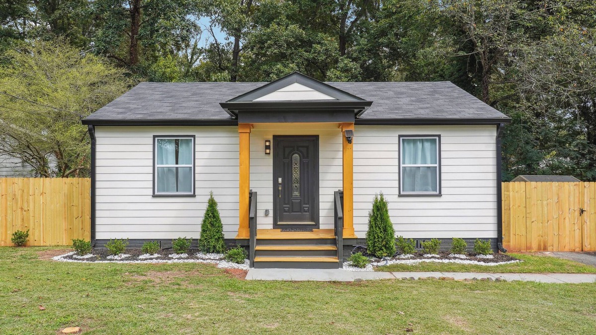 Sylvan Hills House | Modern Cozy 2BR Near ATL Airport