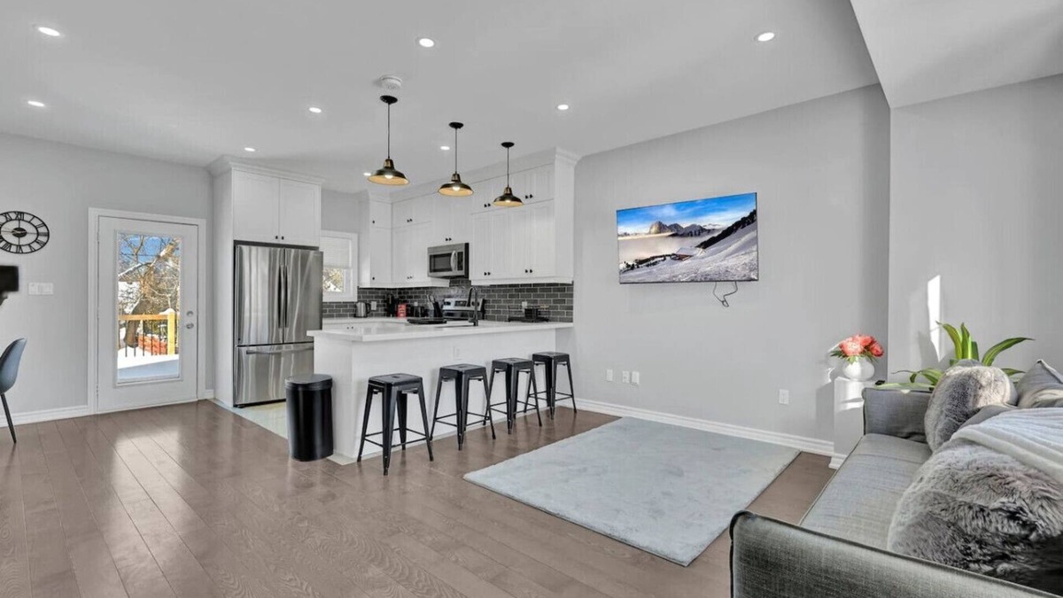 Durham Region House | Modern & Cozy 3BR Home in Oshawa