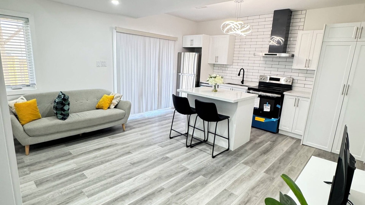 Kitchener Apartment | Modern Cozy Apartment Suite