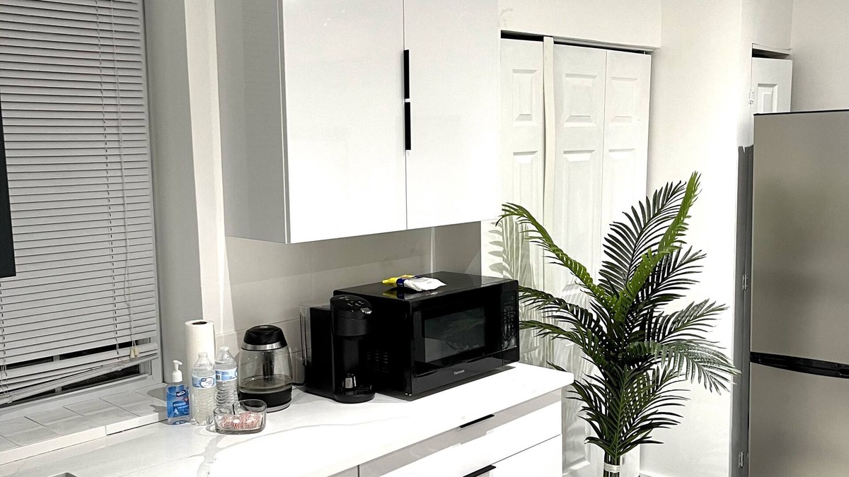 Belleville Apartment | Modern Cozy Apartment - Near American Dream Theme Park & NYC