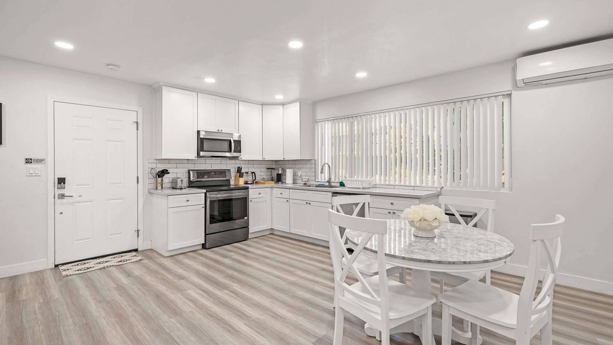 Altadena Apartment | Modern Cozy Apartment w/Parking in Prime Location #1
