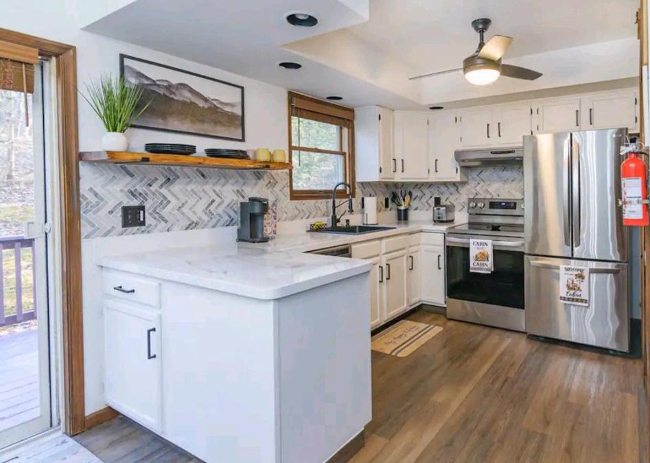 East Stroudsburg Cabin | Modern Cozy Cabin in the Poconos Mountains Bushkill Falls