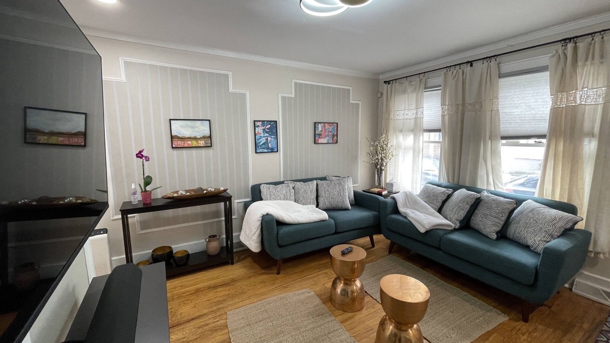 Albany House | Modern & Cozy Cntr Square Townhouse Gem from 1854