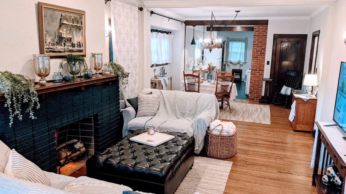 Toledo House | Modern Cozy Cottage 2 bedroom Home on the park